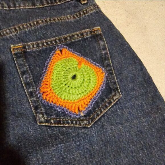 "H&M" Denim jeans skirt with handmade crochet decoration. Size 8 - Picture 15 of 16